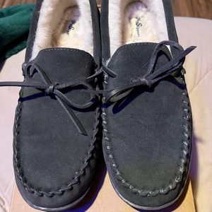Moccasin slippers